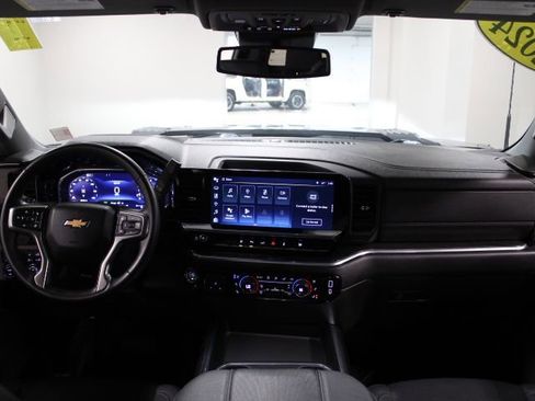 Used 2024 Chevrolet Silverado 2500 LTZ w/ LTZ Convenience Package image 2