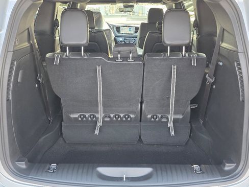 New 2026 Chrysler Pacifica Select image 4
