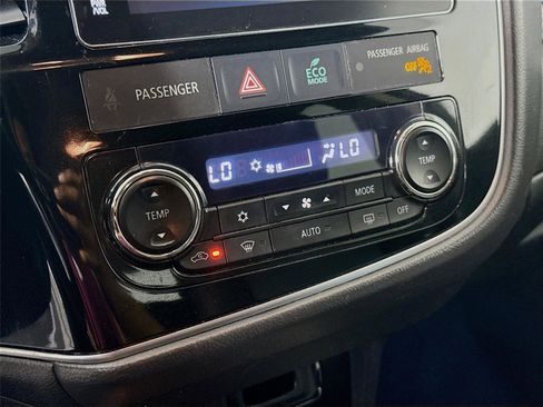 Used 2018 Mitsubishi Outlander SE FWD image 13