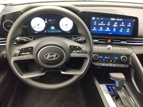 Used 2024 Hyundai Elantra SEL FWD image 22