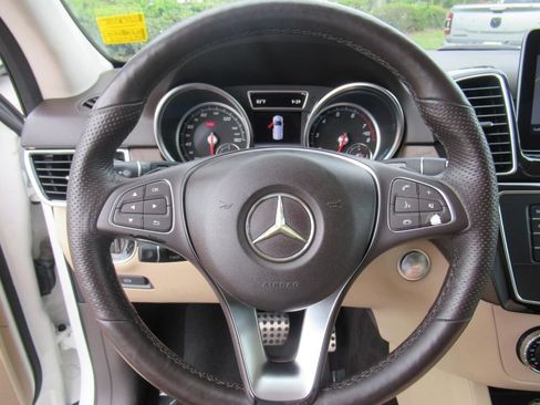 Used 2019 Mercedes-Benz GLE 400 4MATIC image 22