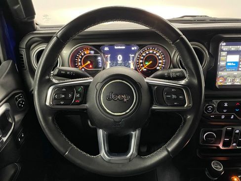 Used 2018 Jeep Wrangler Unlimited Sahara image 14