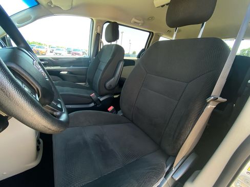Used 2017 Dodge Grand Caravan SE w/ Power Window Group FWD image 9