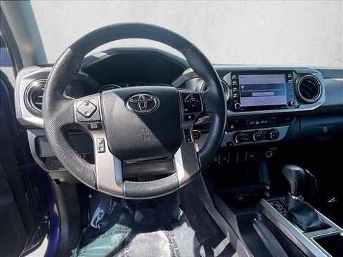 Used 2022 Toyota Tacoma SR5 w/ Technology Package RWD image 7