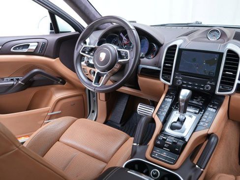 Used 2017 Porsche Cayenne Turbo AWD image 77