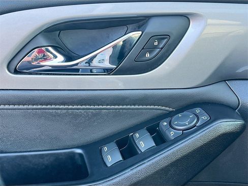 Used 2023 Chevrolet Traverse LT w/ LT Premium Package image 18