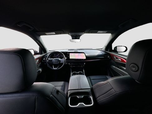 Used 2024 Chevrolet Traverse Z71 w/ Enhanced Driving Package image 23