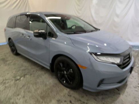 Used 2023 Honda Odyssey Sport image 2