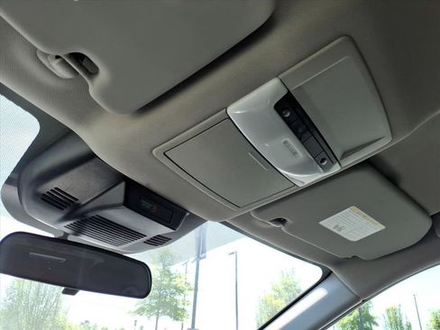 Used 2024 Nissan Rogue S image 17