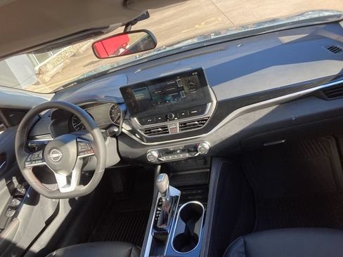 Used 2025 Nissan Altima 2.5 SR w/ SR Premium Package FWD image 10