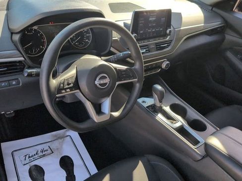 Used 2025 Nissan Altima 2.5 SV FWD image 15