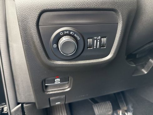 Used 2024 Jeep Grand Cherokee Laredo X w/ Trailer Tow Package image 16