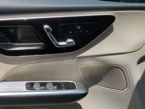 Used 2025 Mercedes-Benz GLC 300 4MATIC image 18