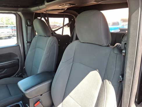 Used 2021 Jeep Wrangler Sport S image 22