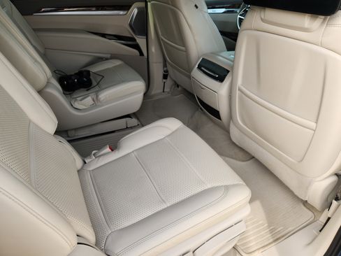 Used 2025 Cadillac Escalade ESV Sport Platinum image 37