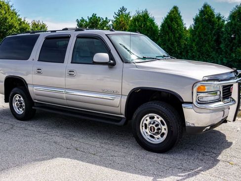 Used 2005 GMC Yukon XL 2500 SLT w/ SLT Preferred Equipment Group image 2