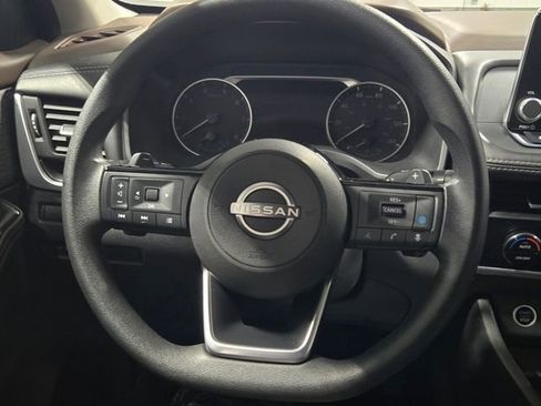 Used 2023 Nissan Rogue SV image 15
