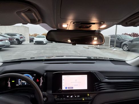 Used 2025 Toyota Camry LE image 31