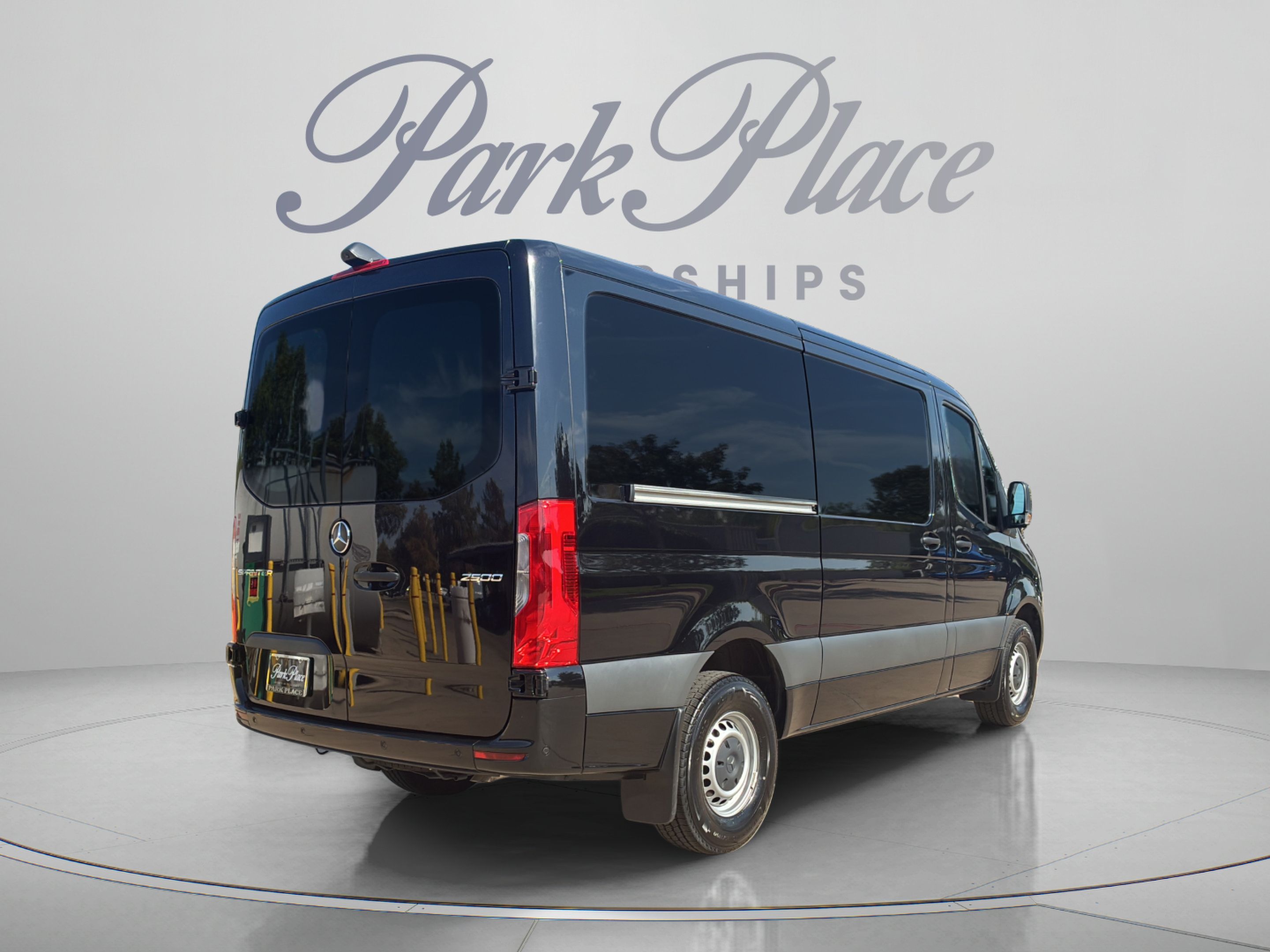 Used 2025 Mercedes-Benz Sprinter 2500 image 5