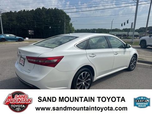 Used 2018 Toyota Avalon XLE FWD image 3