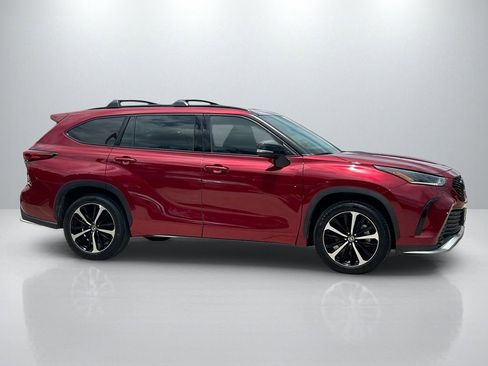 Used 2021 Toyota Highlander XSE FWD image 4