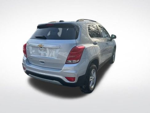 Used 2022 Chevrolet Trax LT w/ LT Convenience Package image 5