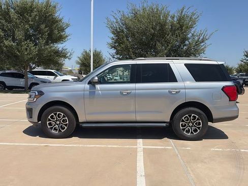 Used 2023 Ford Expedition XLT AWD/4WD image 5