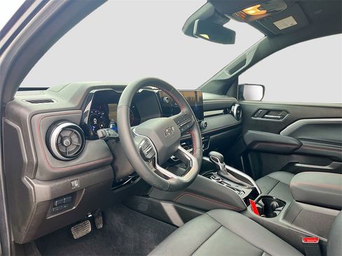 Used 2024 Chevrolet Colorado Z71 w/ Z71 Convenience Package 2 image 9