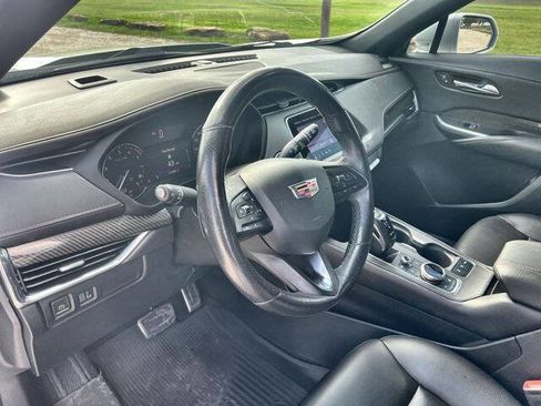 Used 2019 Cadillac XT4 Sport w/ Cold Weather Package FWD image 10