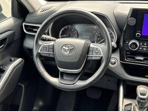 Used 2024 Toyota Highlander XLE FWD image 20