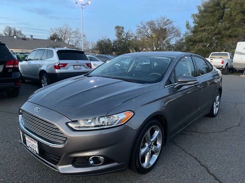 Used 2014 Ford Fusion SE FWD image 1