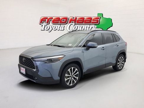 Used 2023 Toyota Corolla Cross XLE w/ Convenience Package FWD image 1