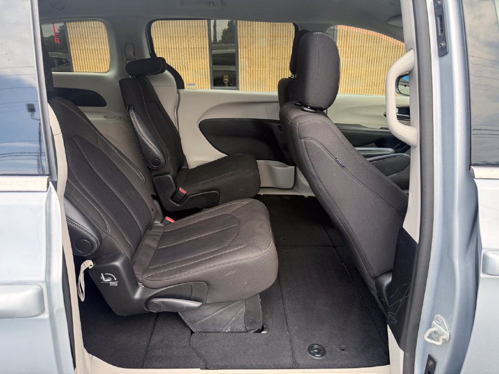 Used 2023 Chrysler Voyager LX FWD image 22