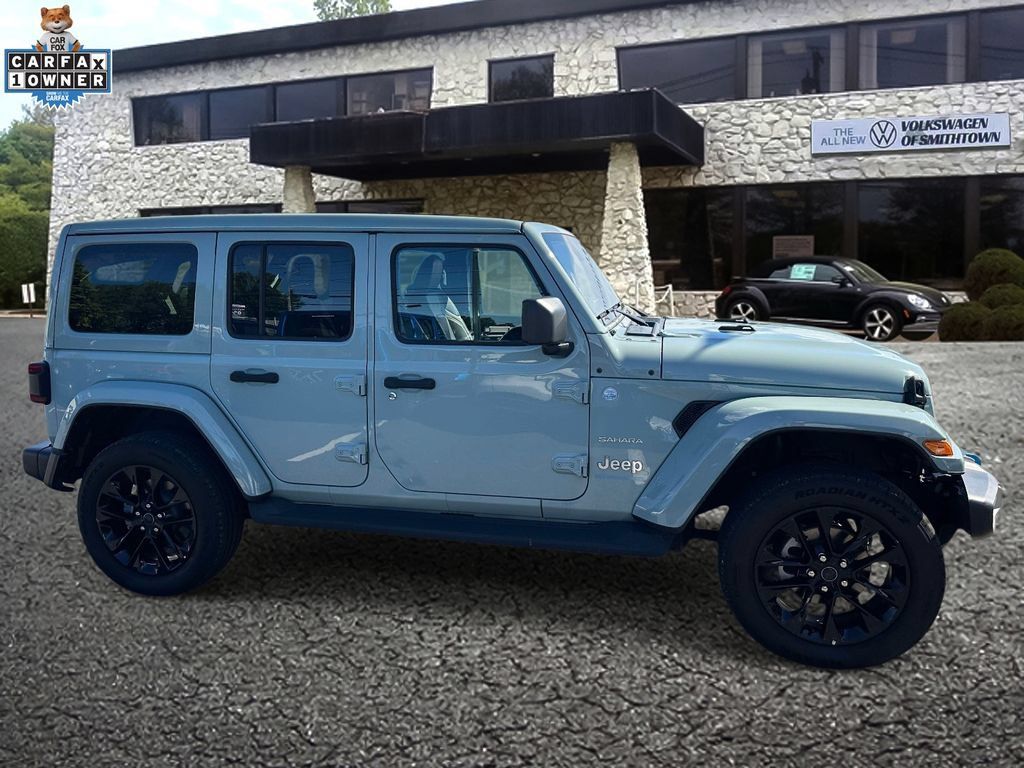 Used 2024 Jeep Wrangler Unlimited Sahara w/ Technology Group AWD/4WD image 4