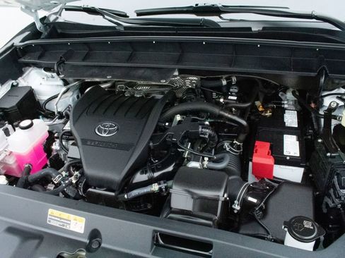 Used 2024 Toyota Highlander Limited image 34