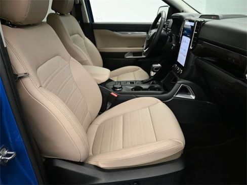 Used 2025 Ford Ranger Lariat w/ Chrome Accent Package image 12