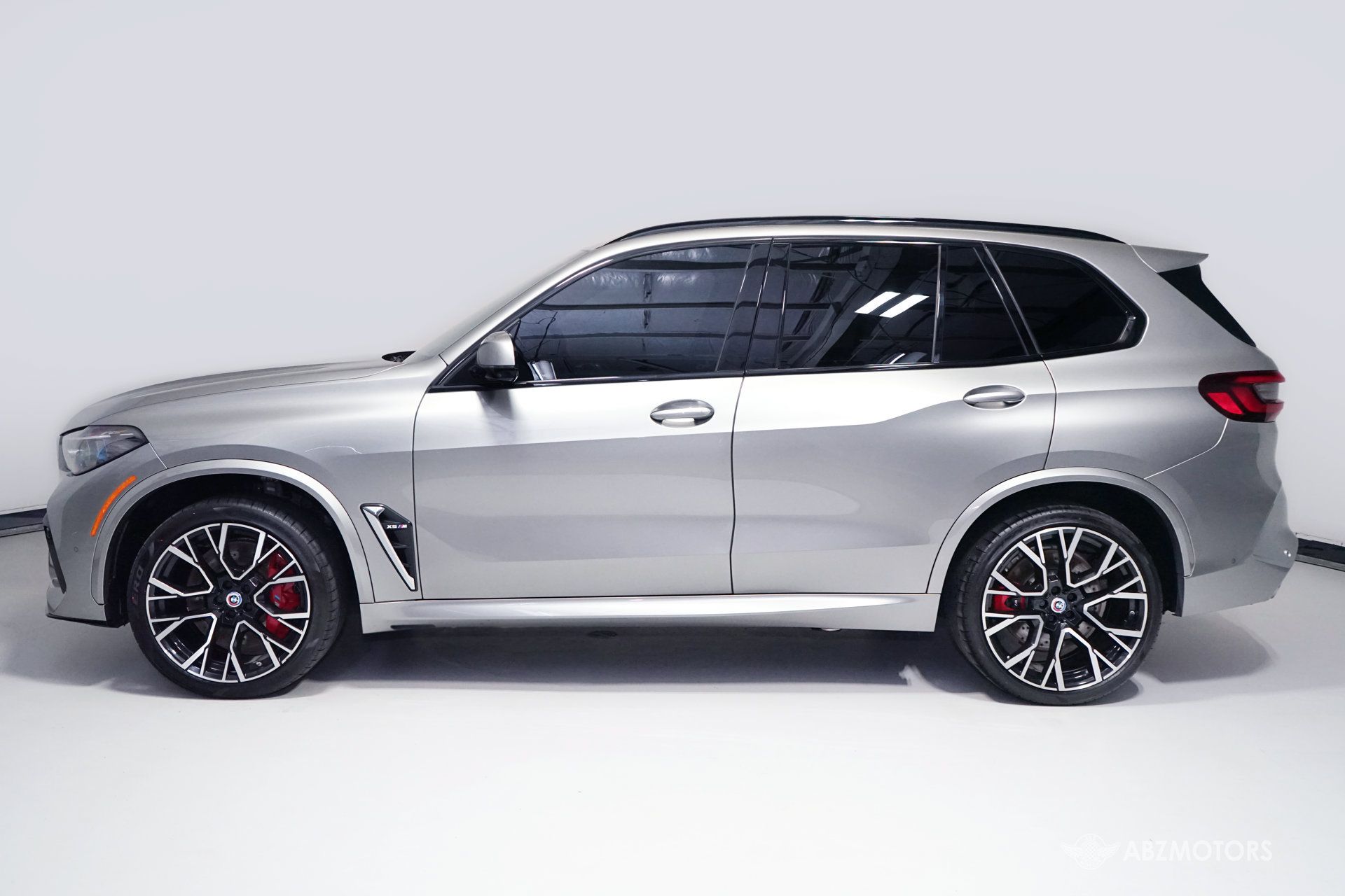 Used 2022 BMW X5 M w/ Executive Package AWD/4WD image 4