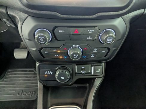 Certified 2022 Jeep Renegade Limited image 25