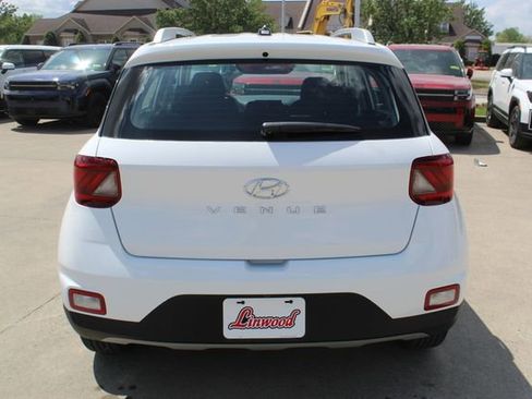 New 2026 Hyundai Venue SEL FWD image 4