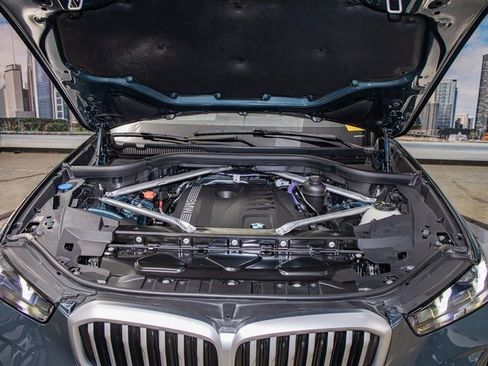 Certified 2024 BMW X5 xDrive40i w/ Parking Assistance Package image 5