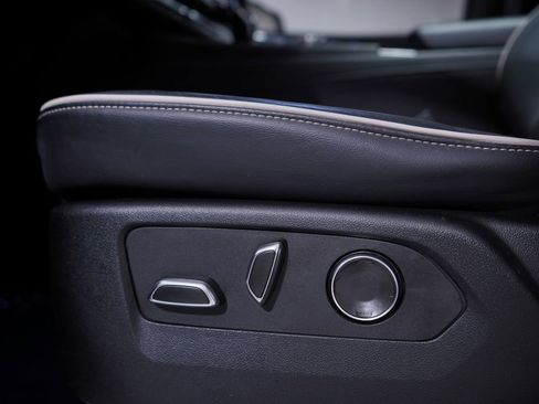 Used 2023 Cadillac Escalade Premium Luxury image 18