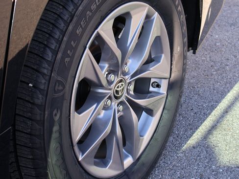 Used 2024 Toyota Sienna LE image 36