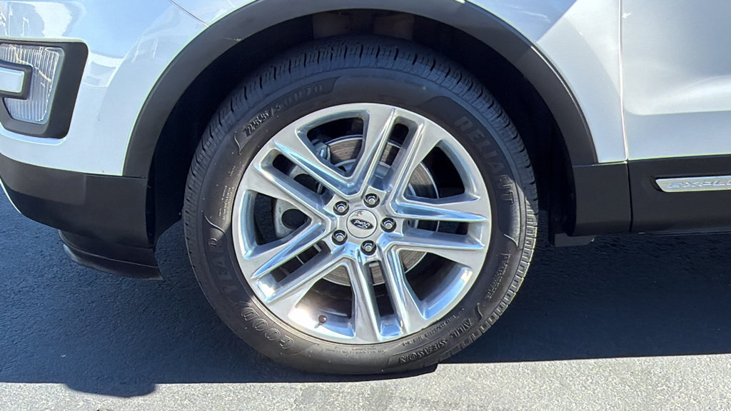 Used 2017 Ford Explorer XLT w/ Equipment Group 201A AWD/4WD image 9