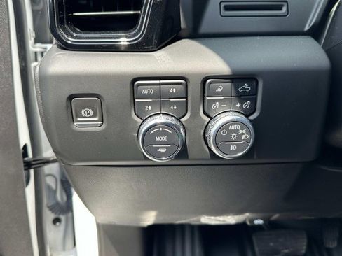 Used 2023 GMC Sierra 1500 AT4 image 19