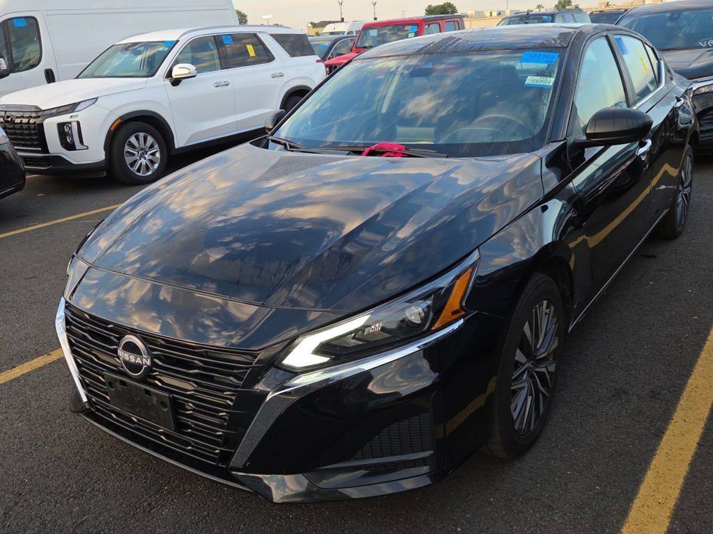 Used 2025 Nissan Altima 2.5 SV AWD/4WD image 10