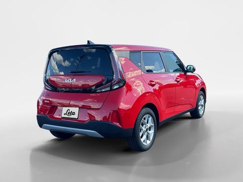 Used 2024 Kia Soul LX w/ Option Group 015 FWD image 4