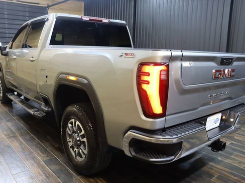 Used 2025 GMC Sierra 2500 SLT w/ SLT Convenience Package AWD/4WD image 3