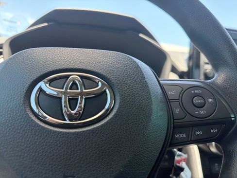 Certified 2022 Toyota RAV4 LE FWD image 11
