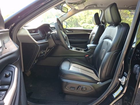Certified 2023 Jeep Grand Cherokee Limited w/ Black Appearance Package AWD/4WD image 14