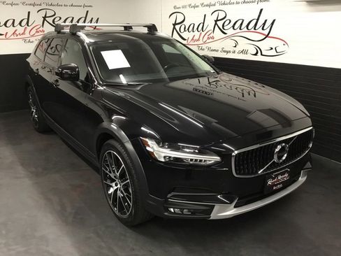 Used 2020 Volvo V90 T6 Cross Country image 2